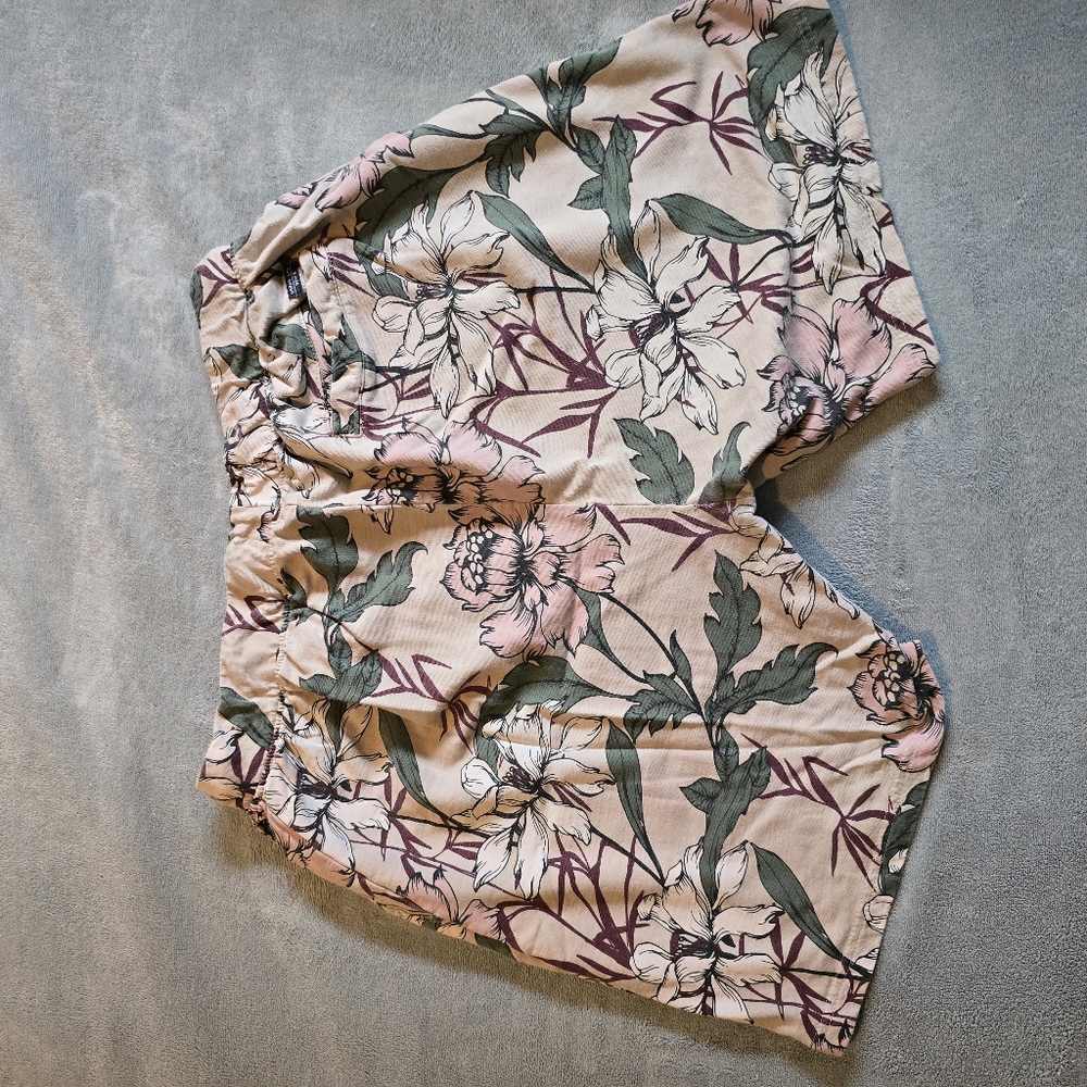 Men's Shorts - Picture 3 of 5
